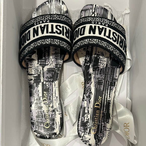 Dior Black and White Women's Slides - Picture 2 of 4